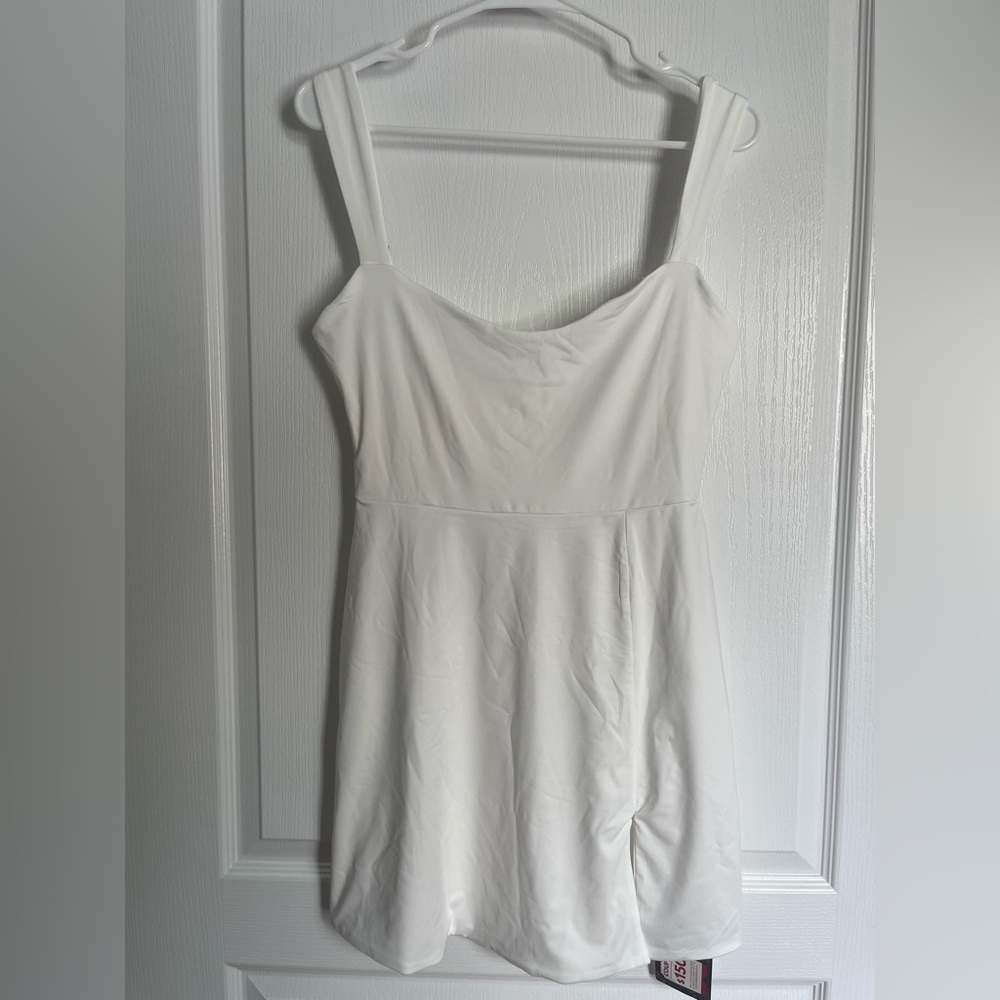 NEW! Elegant White Sleeveless Dress